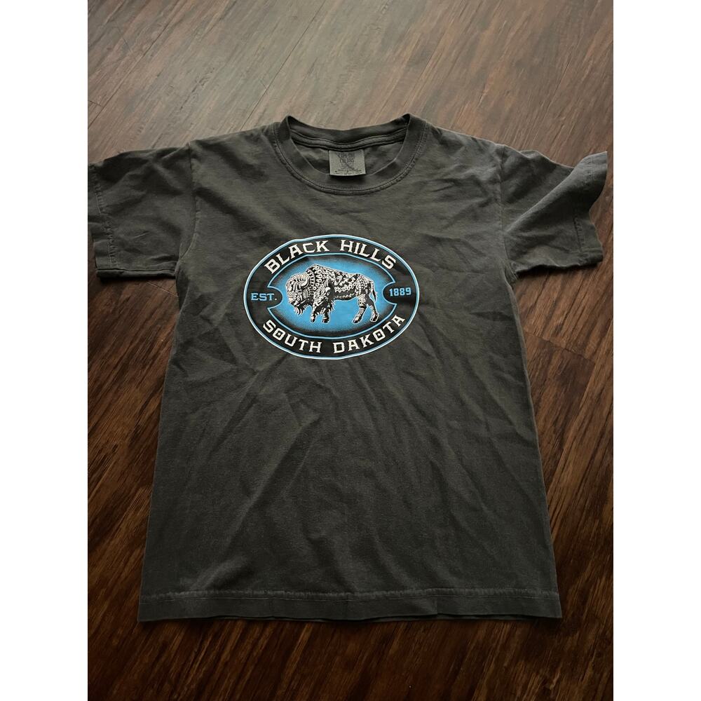 Kids small Black Hills South Dakota shirt
